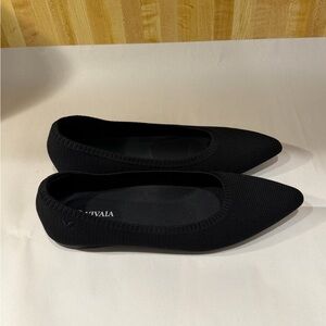 Vivaia Women's Black Flats